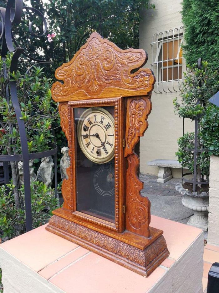 An Early 20th Century  Ornate Carved Oak Mantel Clock - Image 3
