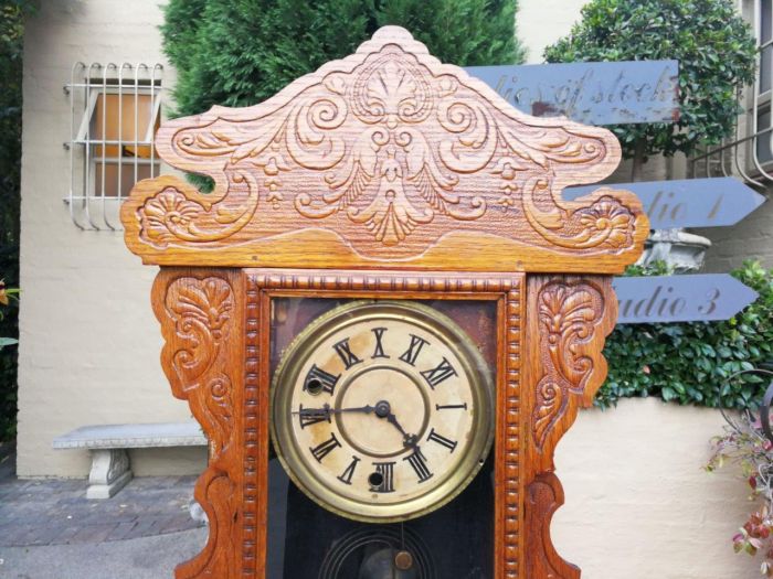 An Early 20th Century  Ornate Carved Oak Mantel Clock - Image 4