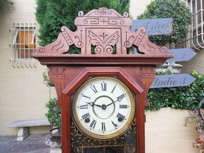An Early 20th Century English Carved Walnut Mantel Clock - Image 4