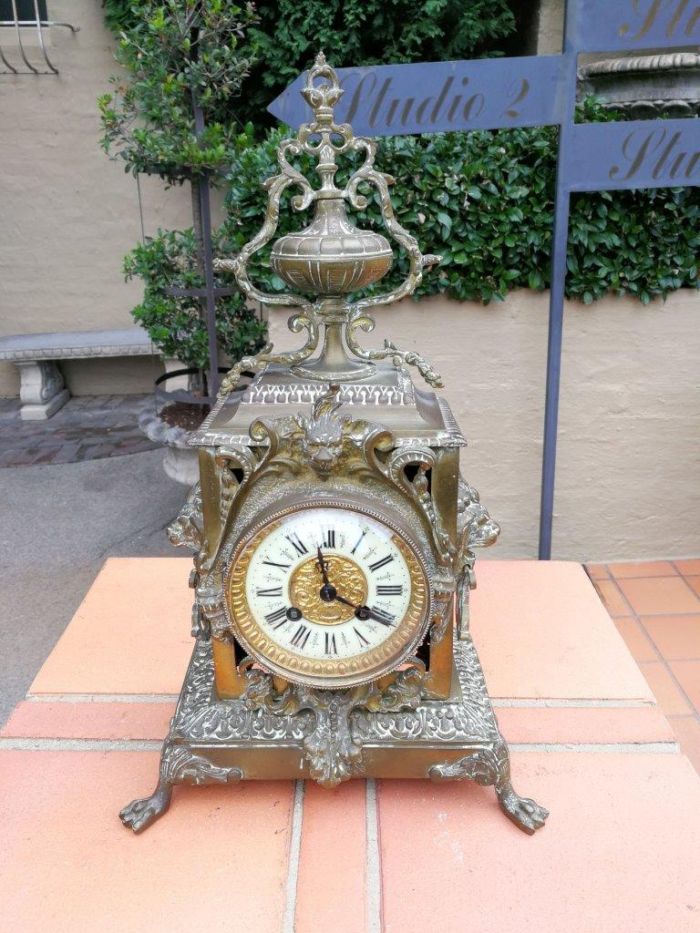 A late 19th / Early 20th Century French brass clock With Pendulum and Key - Image 2