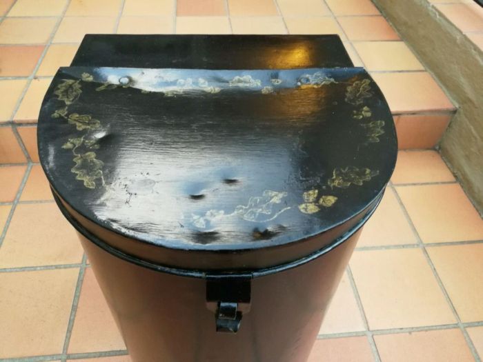 A 20TH Century Hand-Painted  Gold/Black Metal Bin - Image 4