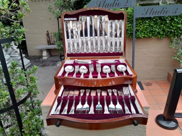 A 20th Century Viners Of Sheffield Epns Kings Pattern Cutlery Set  Six Place Setting In Original Canteen - Image 4