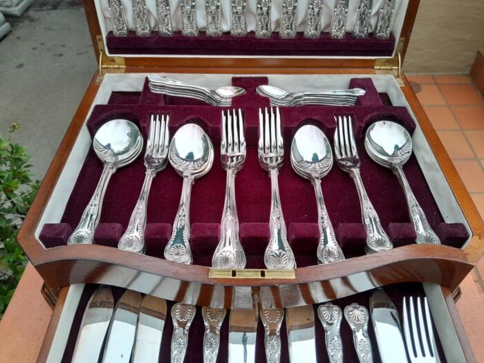 A 20th Century Viners Of Sheffield Epns Kings Pattern Cutlery Set  Six Place Setting In Original Canteen - Image 7