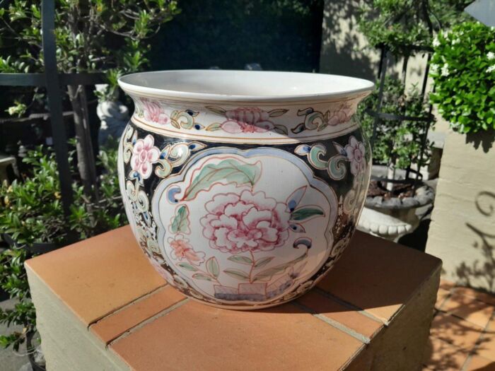 A 20th Century Large Oriental Style Ceramic Bowl/Planter - Image 3