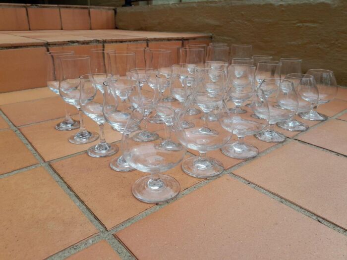 A 20th Century Collection of Wine and Cognac Glasses Comprising of Twelve Wine Glasses Twelve Wine Glasses and Six Cognac Glasses - Image 3