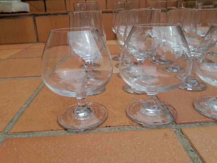 A 20th Century Collection of Wine and Cognac Glasses Comprising of Twelve Wine Glasses Twelve Wine Glasses and Six Cognac Glasses - Image 4