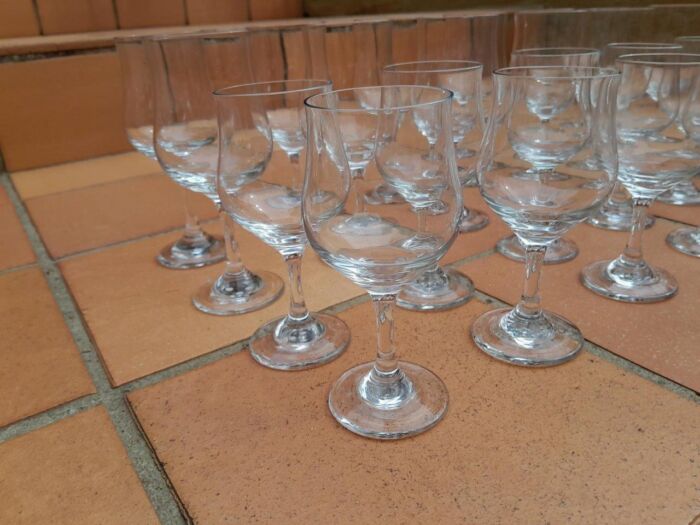 A 20th Century Collection of Wine and Cognac Glasses Comprising of Twelve Wine Glasses Twelve Wine Glasses and Six Cognac Glasses - Image 5