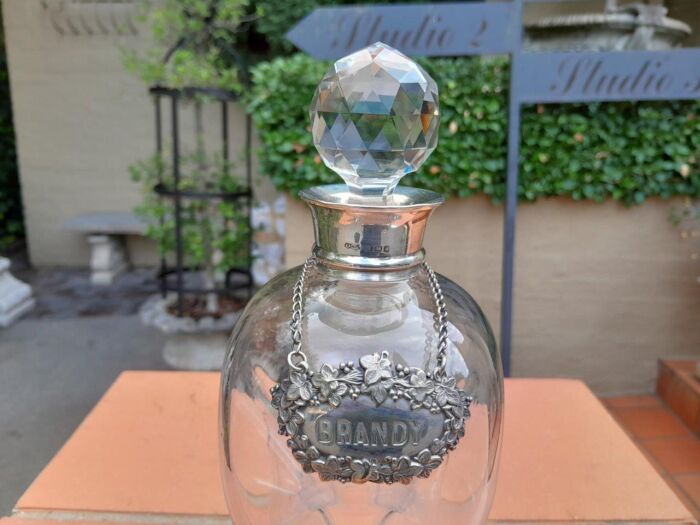 A 20th Century Elkington & Co Ltd, Birmingham, Circa 1906 Silver-Mounted glug-glug Decanter with Silver-Plate Brandy Label - Image 4