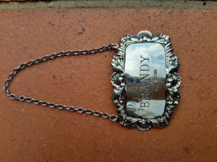 A 20th Century Antique Set of Three Birmingham Silver Decanter Labels - Gin, Whisky and Brandy ( 43 grams Silver) - Image 3