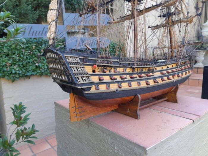 A 20TH Century Hand-made Wooden Model of HMS Victory - Image 5