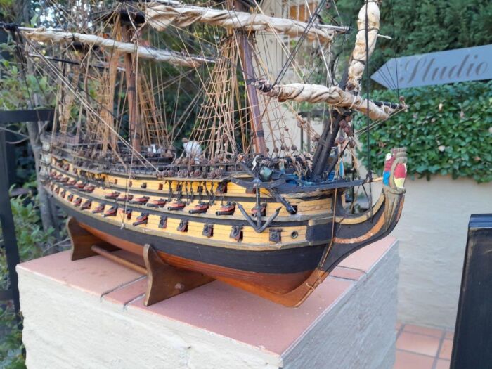 A 20TH Century Hand-made Wooden Model of HMS Victory - Image 7