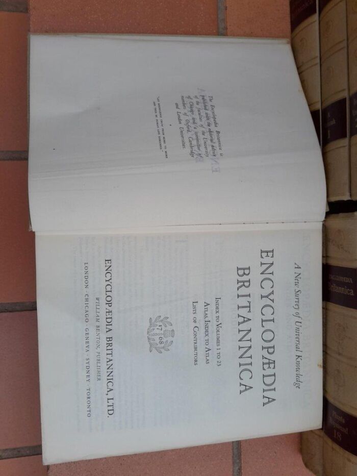 A 20TH Century Set of Encyclopaedia Britannica   Consisting of Twenty Four (24) Volumes with the Index and 1975 Science and Future Yearbook                                                                  - Image 5