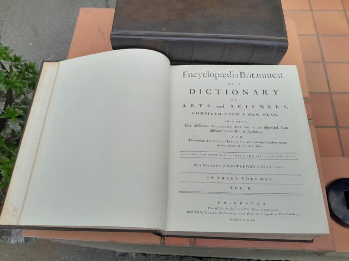 Encyclopedia Britannica Facsimile First Edition (3 Volumes) - Image 4