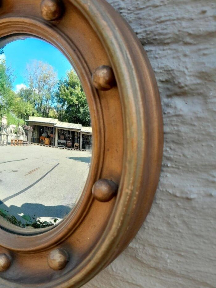 An early 20th Century Circa 1920 Regency Style Giltwood Mirror with Convex Frame - Image 4