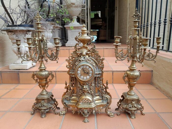 A 20th Century Garniture Set with Clock and Pair of Candelabras With Key - Image 2