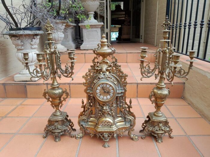 A 20th Century Garniture Set with Clock and Pair of Candelabras With Key - Image 3