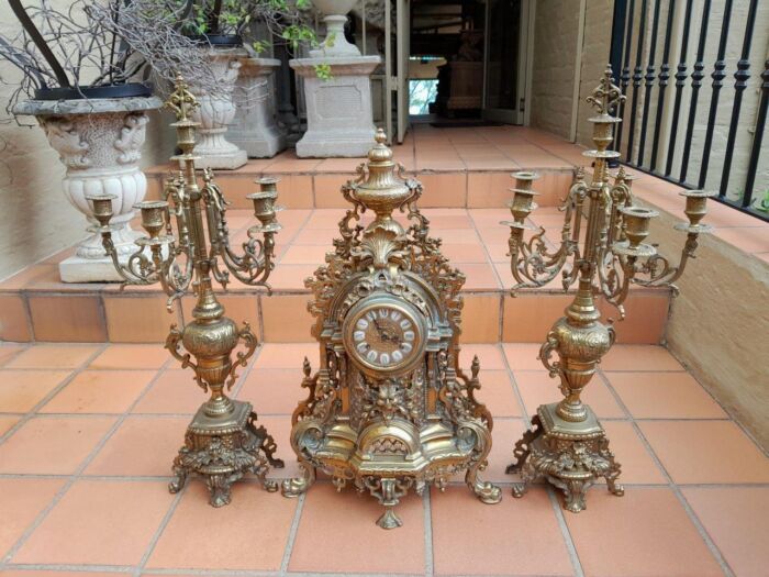 A 20th Century Garniture Set with Clock and Pair of Candelabras With Key - Image 4