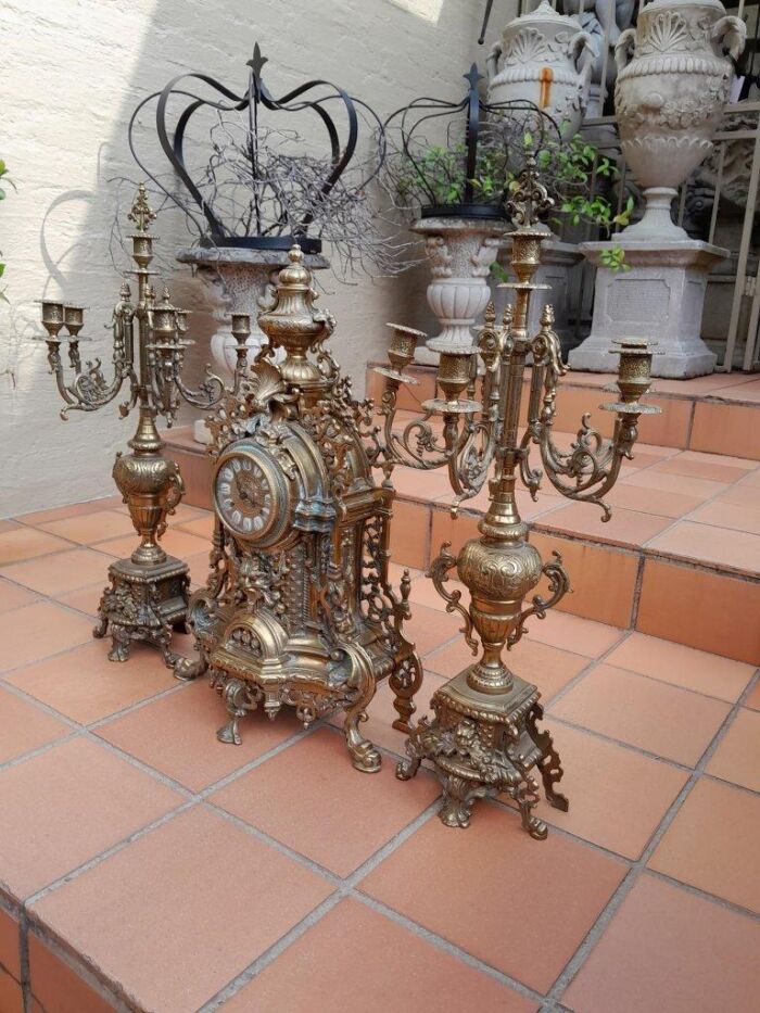 A 20th Century Garniture Set with Clock and Pair of Candelabras With Key - Image 5