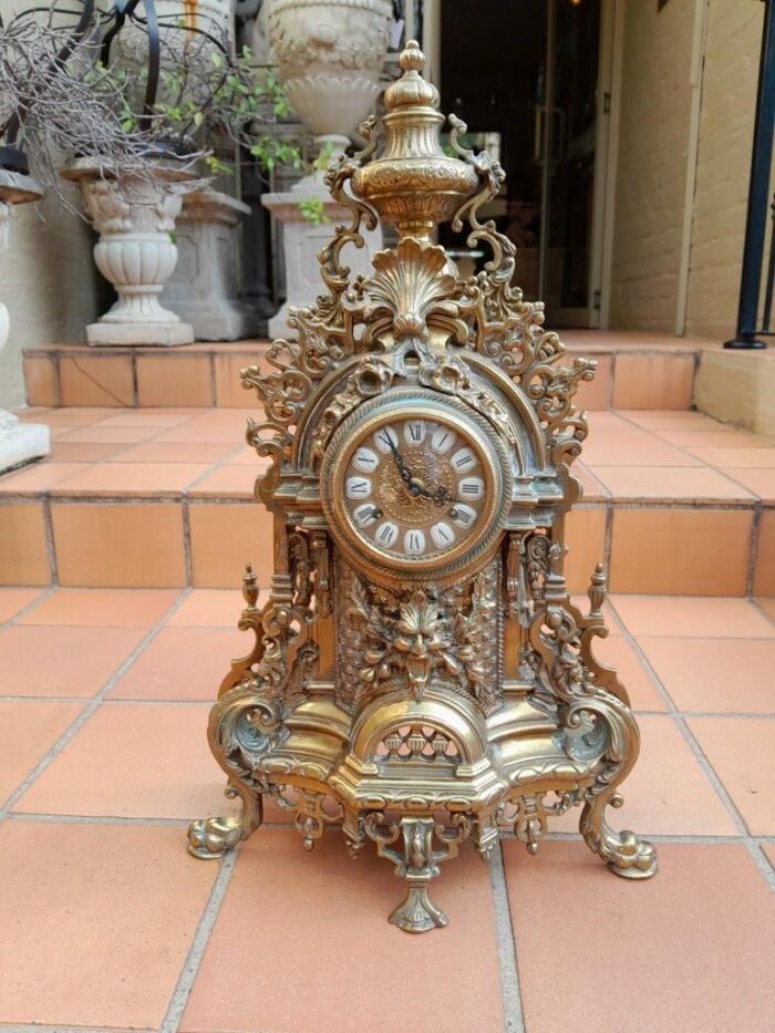 A 20th Century Garniture Set with Clock and Pair of Candelabras With Key - Image 6