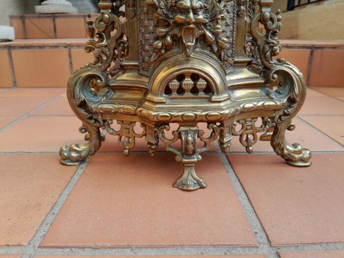 A 20th Century Garniture Set with Clock and Pair of Candelabras With Key - Image 8