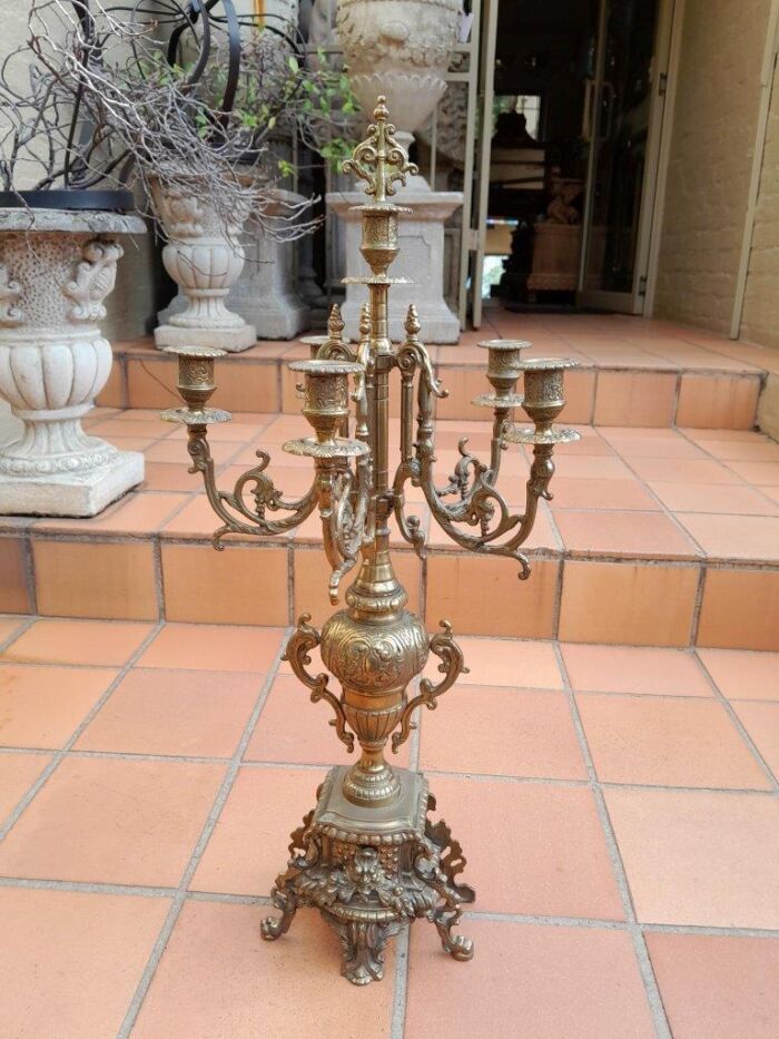 A 20th Century Garniture Set with Clock and Pair of Candelabras With Key - Image 14