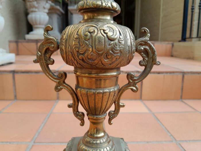 A 20th Century Garniture Set with Clock and Pair of Candelabras With Key - Image 16