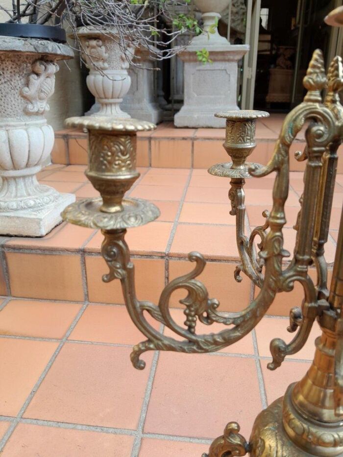A 20th Century Garniture Set with Clock and Pair of Candelabras With Key - Image 18