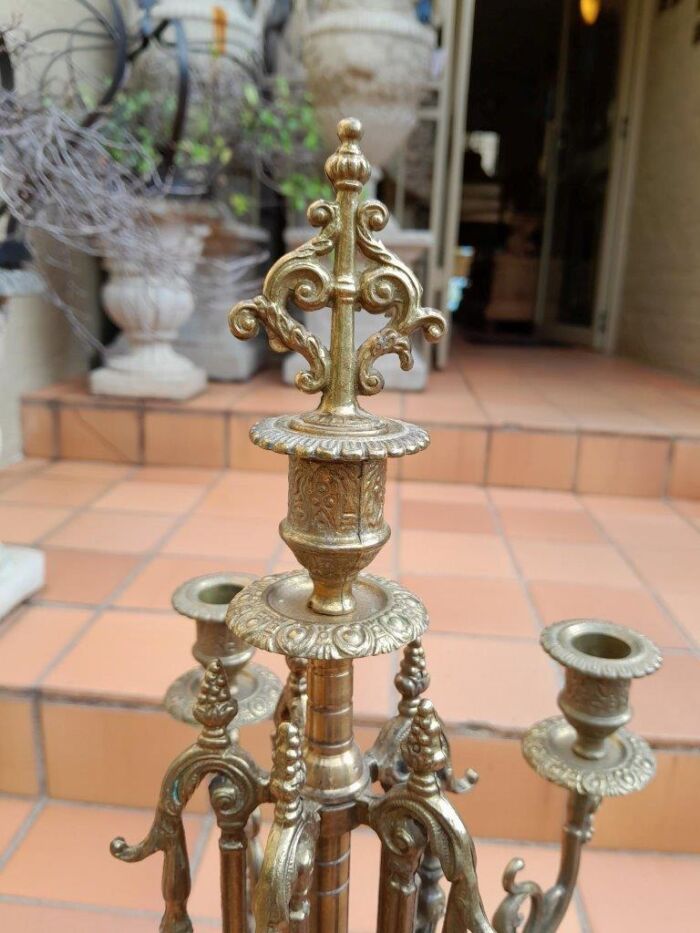 A 20th Century Garniture Set with Clock and Pair of Candelabras With Key - Image 19