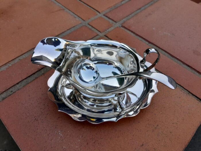 A Mid 20TH Century Elizabeth II Silver Viner's Ltd