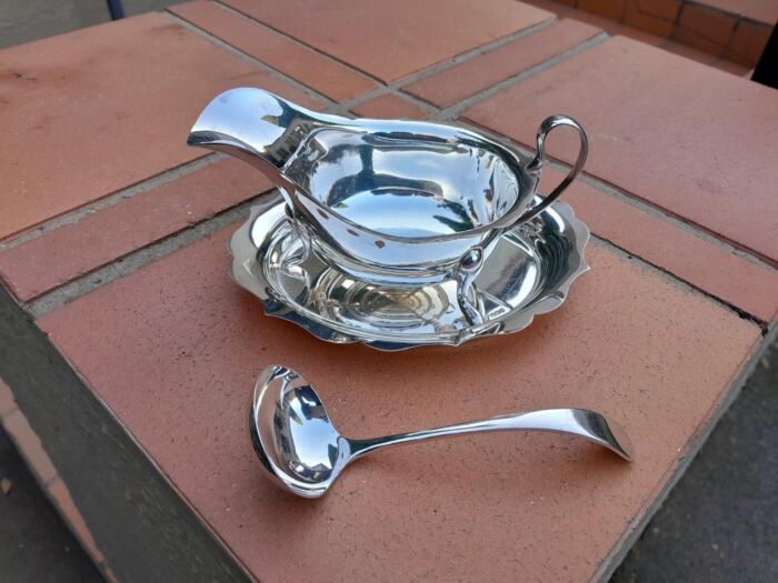 A Mid 20TH Century Elizabeth II Silver Viner's Ltd, Sheffield, Gravy  /  Sauce Boat Silver (250g Silver) - Image 4