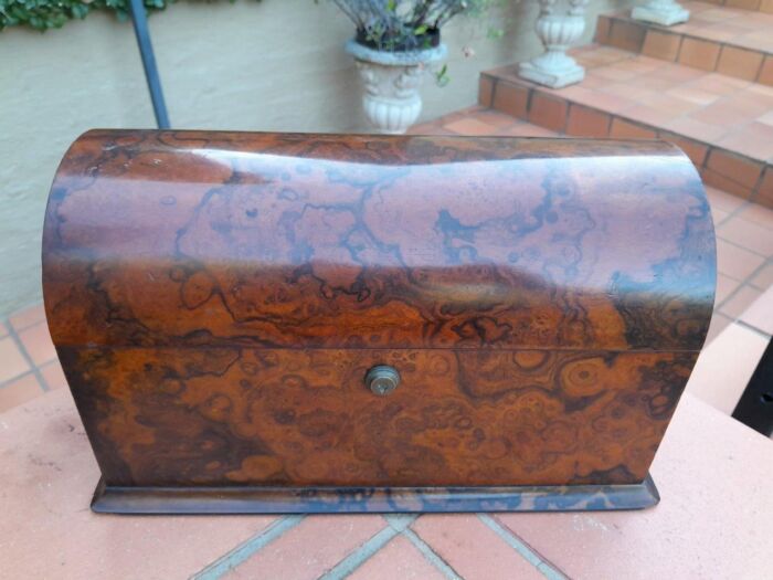 A 19th Century English Burr Walnut Tea Caddy - Image 6