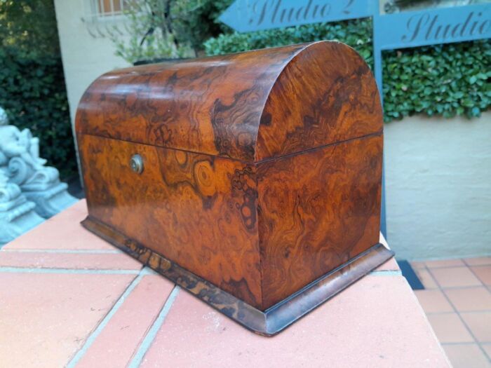A 19th Century English Burr Walnut Tea Caddy - Image 7