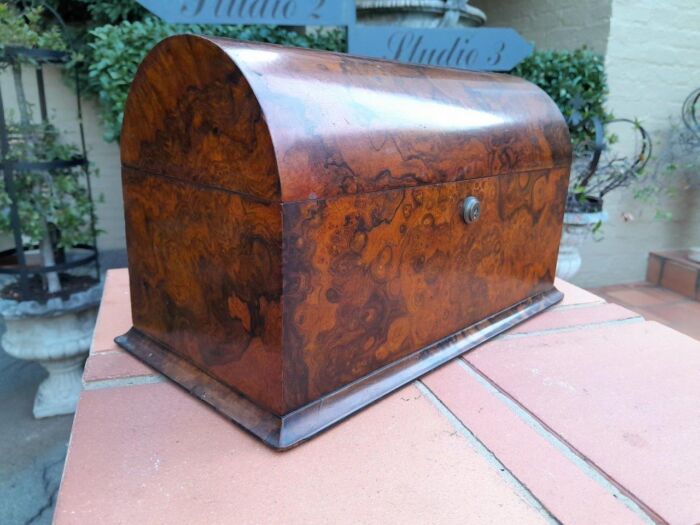 A 19th Century English Burr Walnut Tea Caddy - Image 8