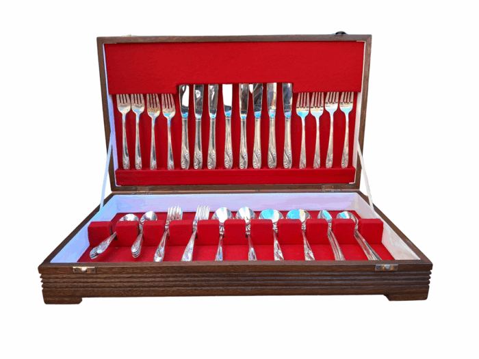 An A1 Silver Plate 8 Place Cutlery Set By Holmes & Edwards In A Canteen