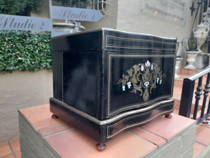 A 19th Century  French Ebonised Rosewood In An Inlaid Mother Of Pearl Case - Image 6