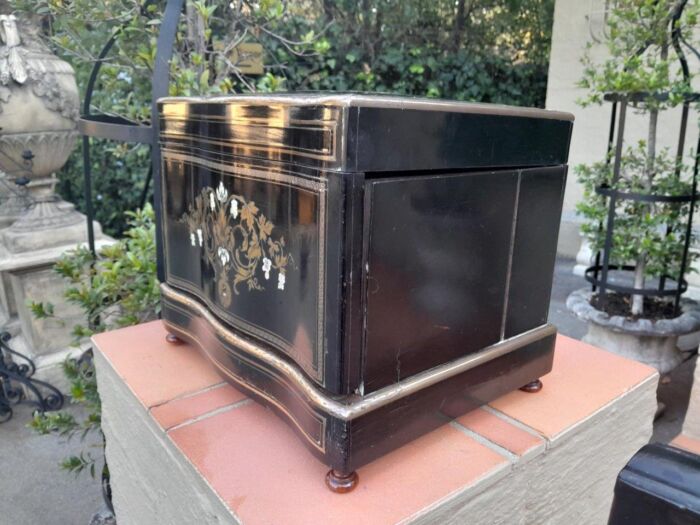 A 19th Century  French Ebonised Rosewood In An Inlaid Mother Of Pearl Case - Image 7
