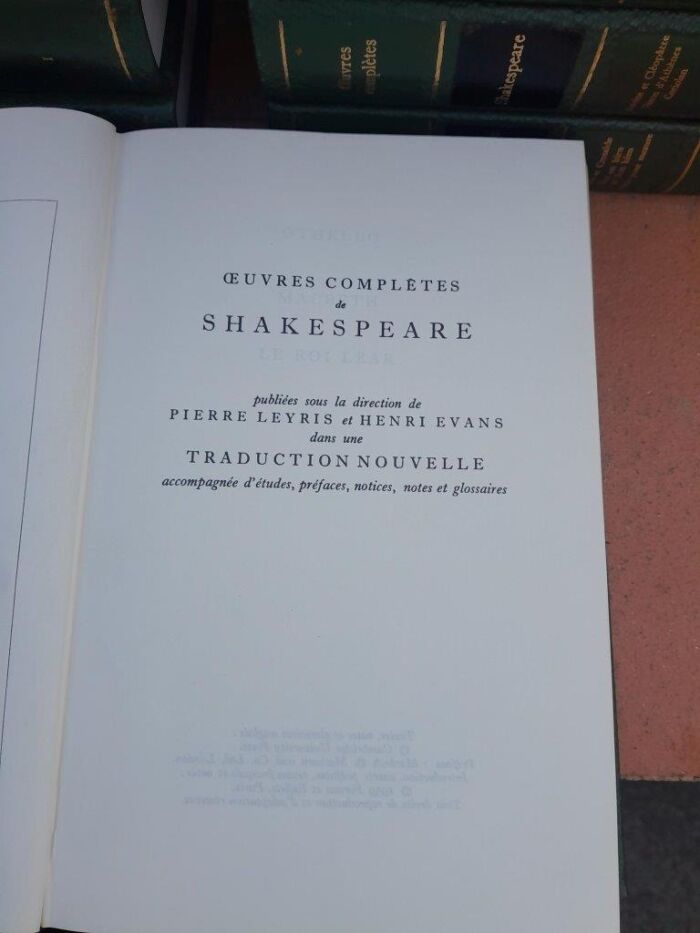 A 20th Century French Set Of Thirteen Volumes Of Shakespeare Covered In Green Leather With Gilded Embossing - Image 7