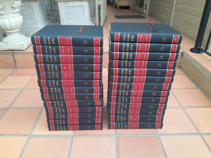 A 20th Century Set Of Twenty Six Collier's Encyclopaedia With Volumes One To Twenty Four And Includes Two Dictionaries - Image 3