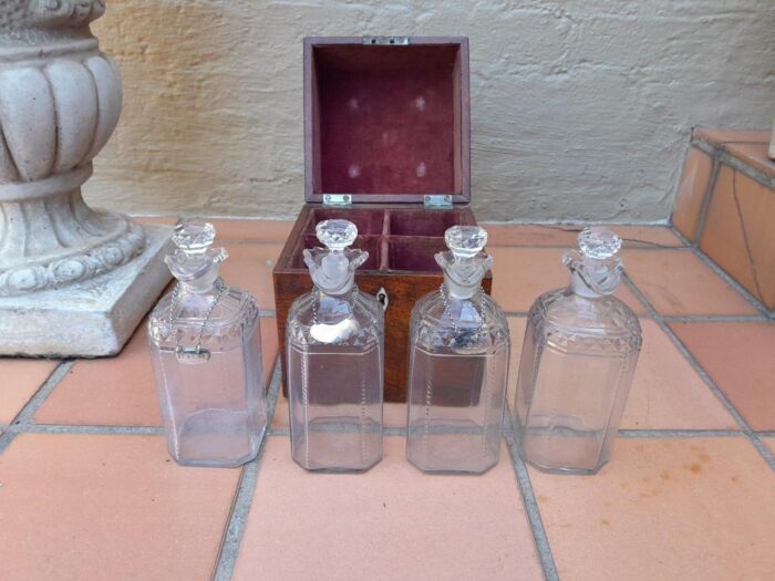 An 18th / Early 19th Century Georgian Mahogany Tantalus With Four Cut Glass Decanters And Three Georgian London Silver Wine Labels - Image 7