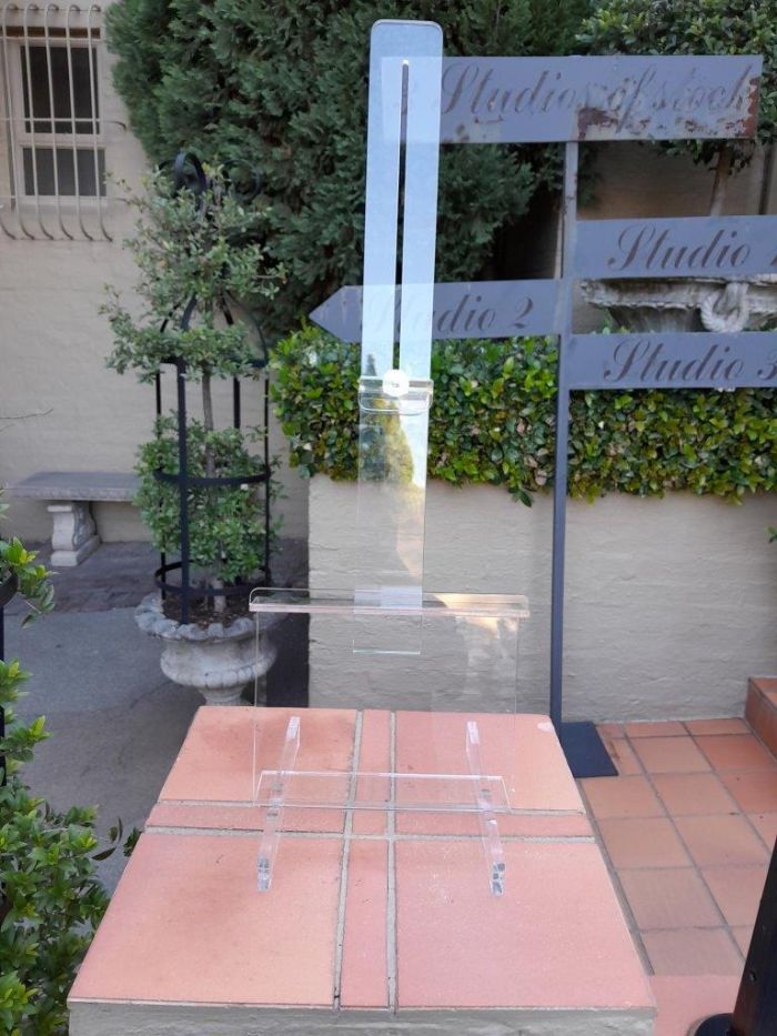A Perspex Table Easels ND - Image 2