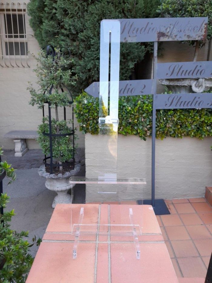 A Perspex Table Easels ND - Image 3