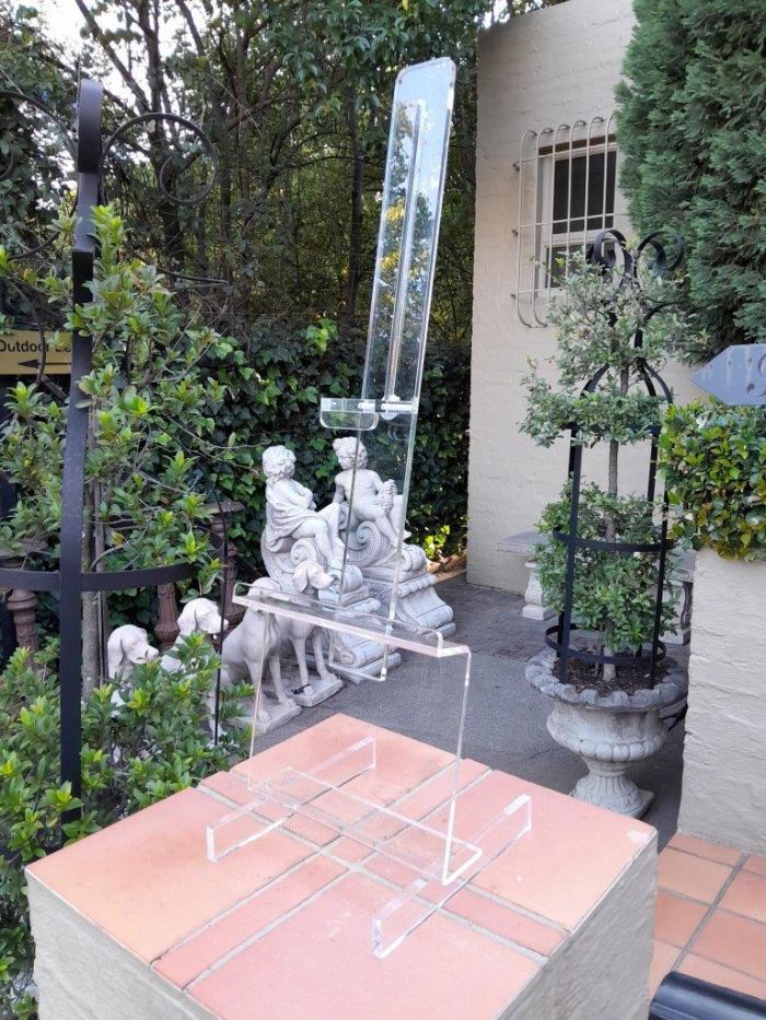A Perspex Table Easels ND - Image 4