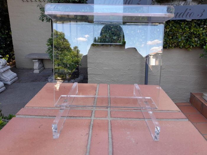 A Perspex Table Easels ND - Image 5