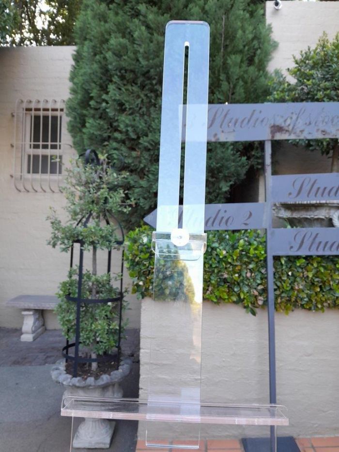 A Perspex Table Easels ND - Image 6