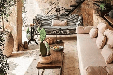 French daybed/chaise lounge onpatio