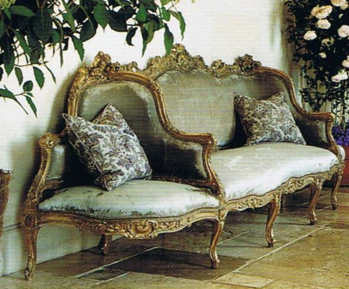Conversation settees | The ultimate antique 'conversation piece' in a modern setting