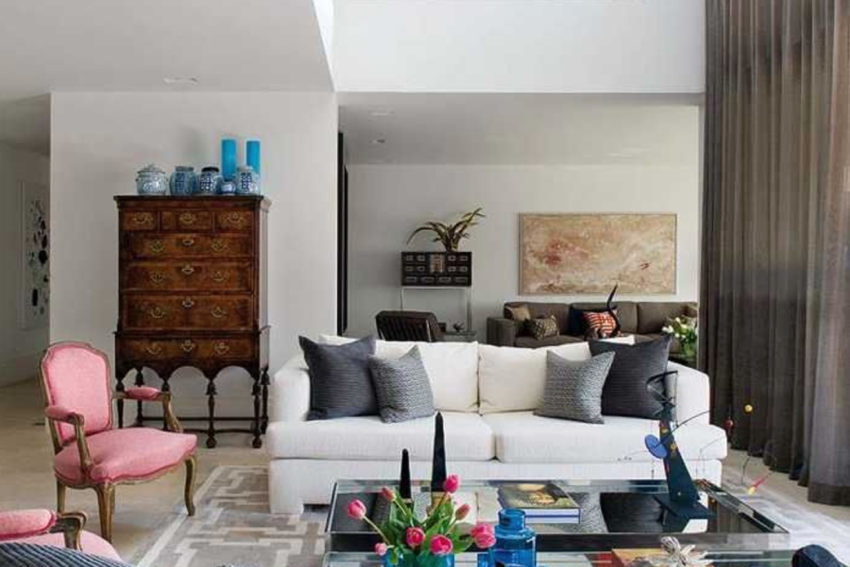Antique chair styles in contemporary homes