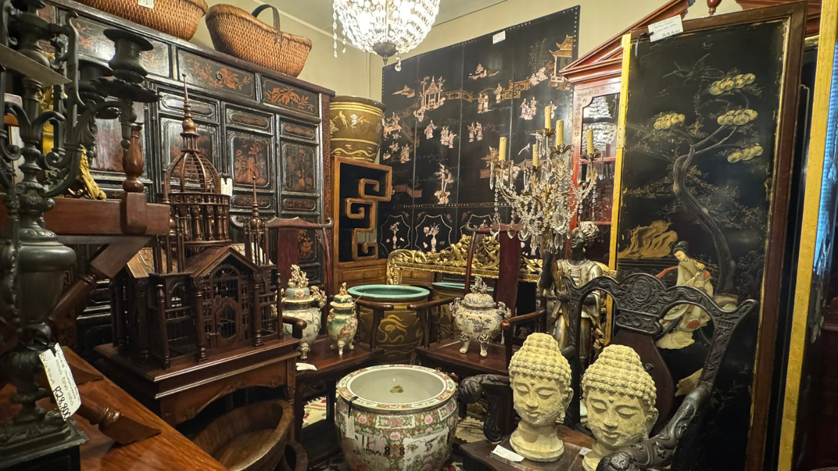 Chinese antiques at The Crown Collection